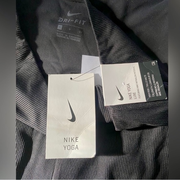 NIKE YOGA LUXE LEGGINGS BLACK 7/8 LEGGING WORKOUT S NWT - Picture 8 of 16